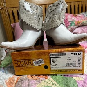 Western Corral Boots C3932.  Size 8